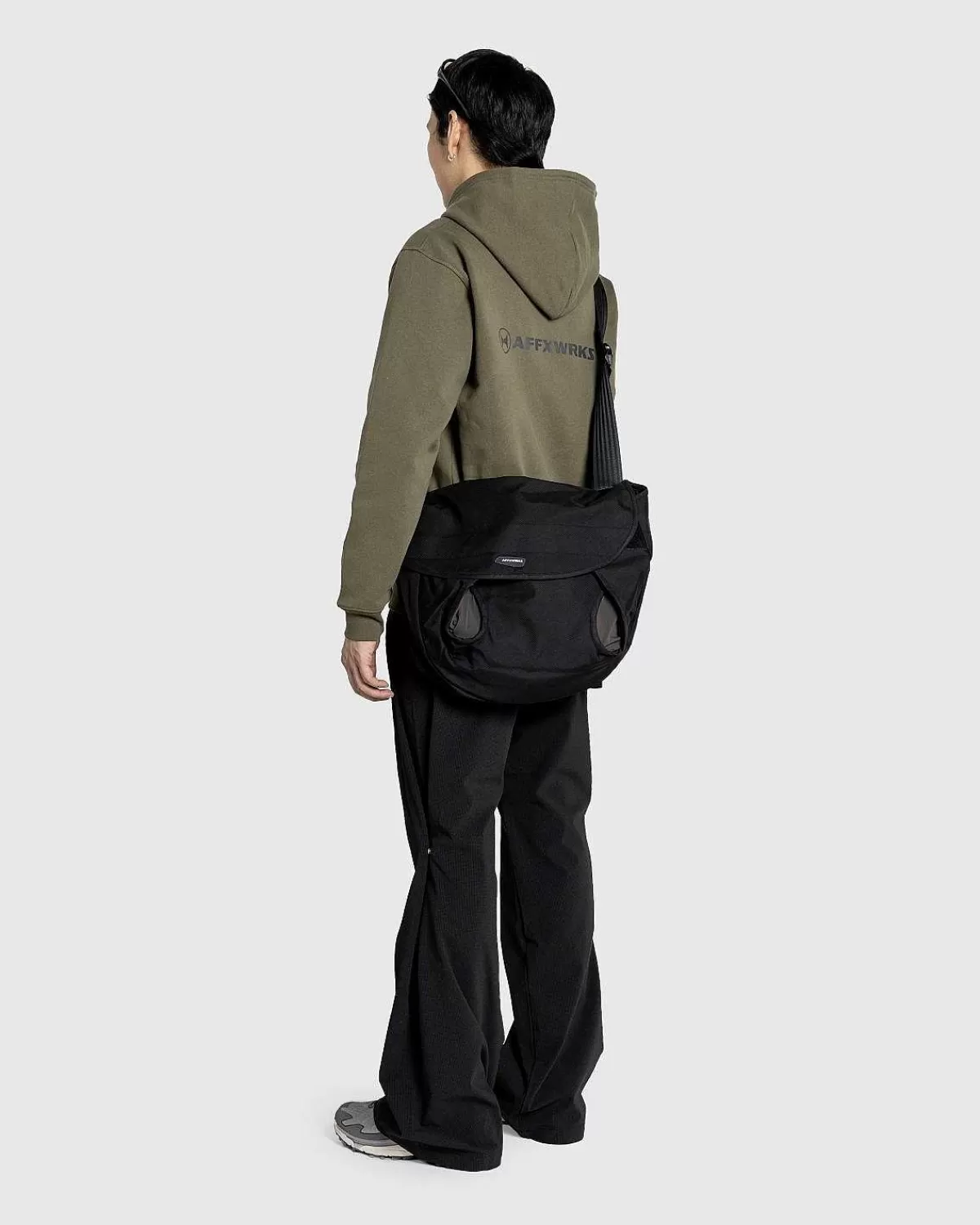 Tasker>AFFXWRKS Rabin Messenger Bag Sort/Skiferbrun