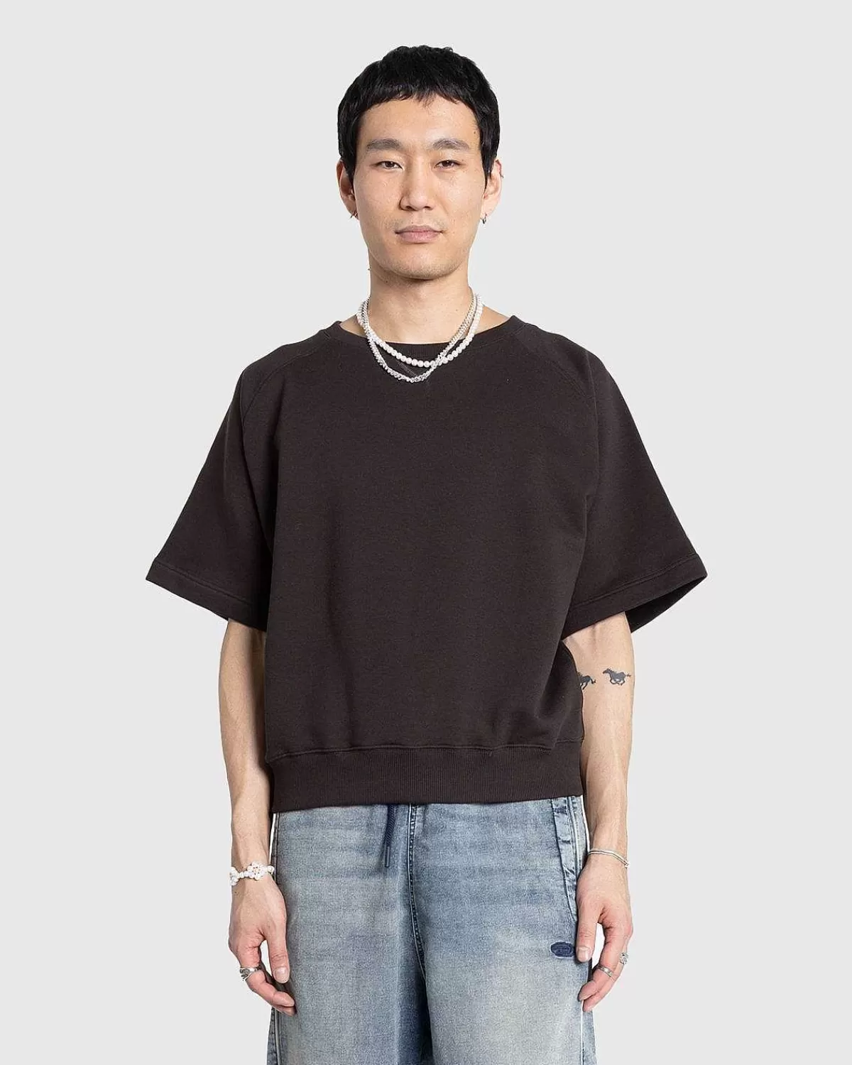Strik>Meta Campania Collective Sigmar Jersey Bomuld Kortaermet Rund Hals Mork Chokoladebrun