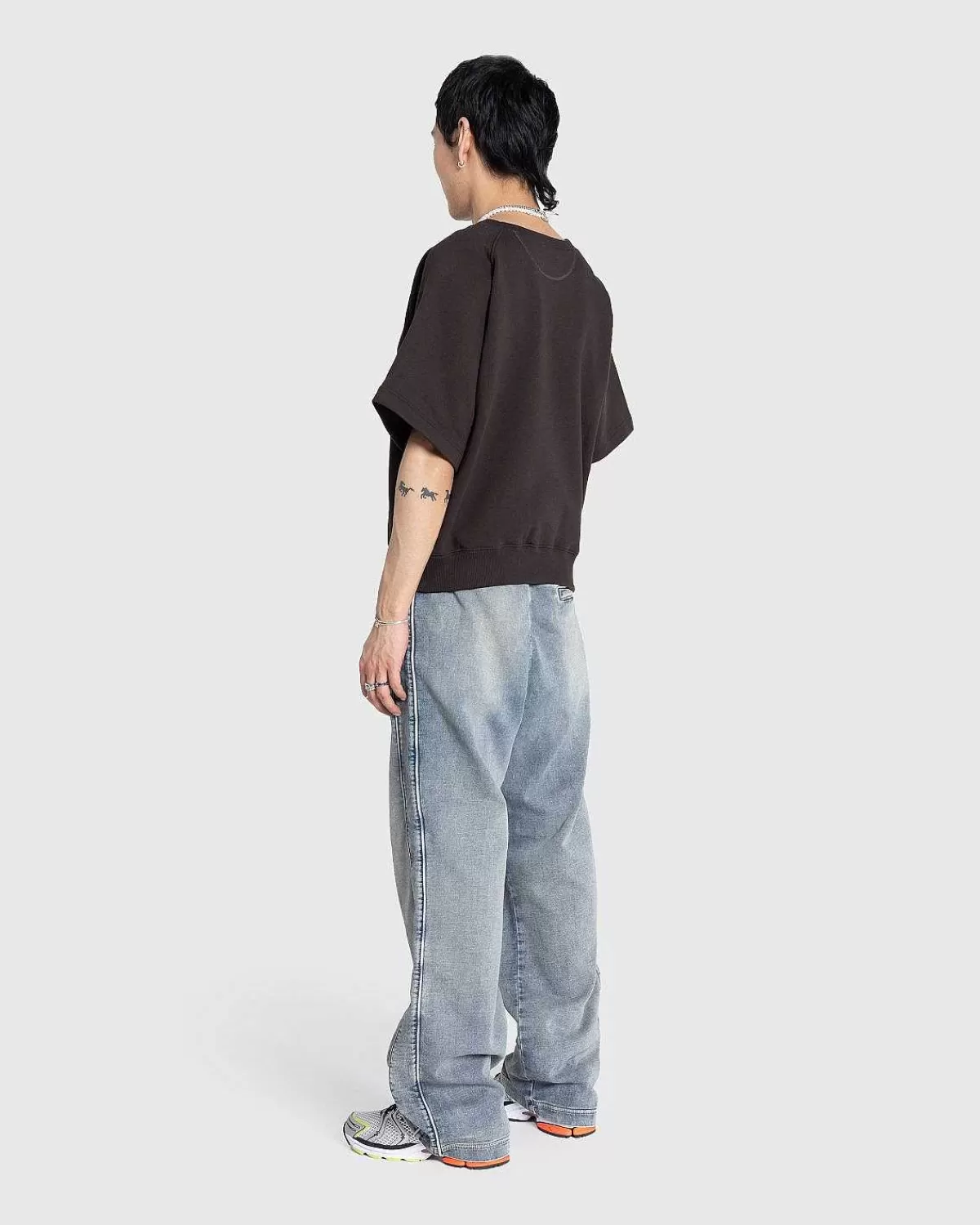 Strik>Meta Campania Collective Sigmar Jersey Bomuld Kortaermet Rund Hals Mork Chokoladebrun