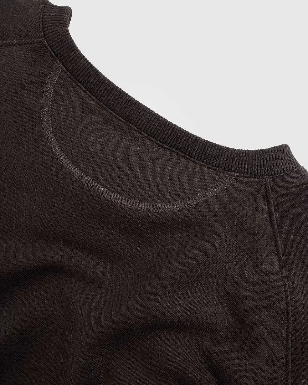 Strik>Meta Campania Collective Sigmar Jersey Bomuld Kortaermet Rund Hals Mork Chokoladebrun